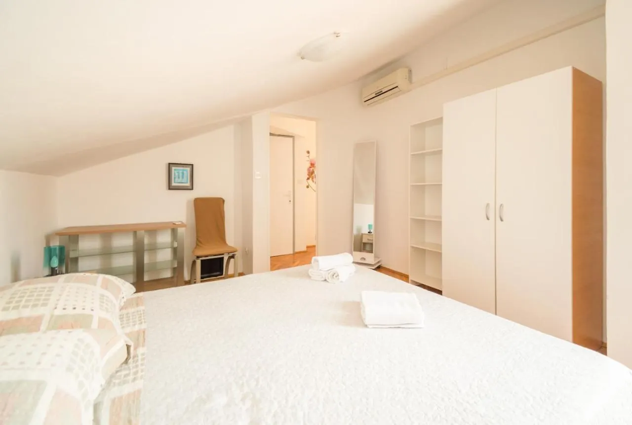 Villa Pia Pula 0*,  Croatia